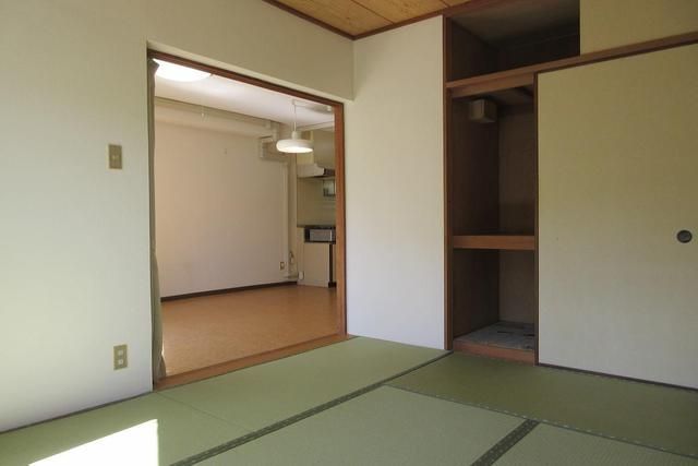 1DK Apartment with Onsen Access for Sale in Ito, Shizuoka - Thumbnail 4