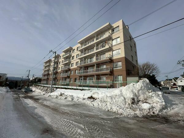 3LDK Apartment for Sale in Sapporo's Sumikawa - Thumbnail 2