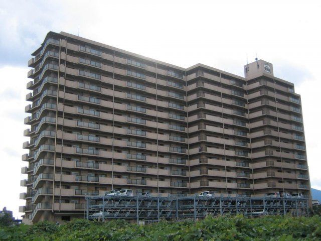 3LDK Apartment for Sale in Otsu, Shiga with Lake Biwa Access - Image 1