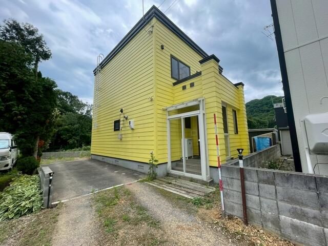 5LDK Detached House for Sale in Sapporo's Fukui District - Image 1