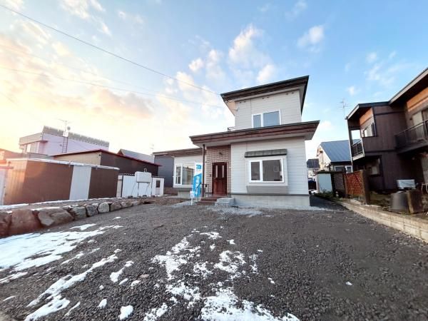 Renovated 4LDK House in Asahikawa, Hokkaido with 3-Car Parking - Thumbnail 2