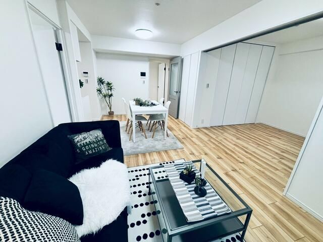 Refurbished 4LDK Condo in Nishi-Yodogawa, Osaka | 76.14 sqm - Thumbnail 4