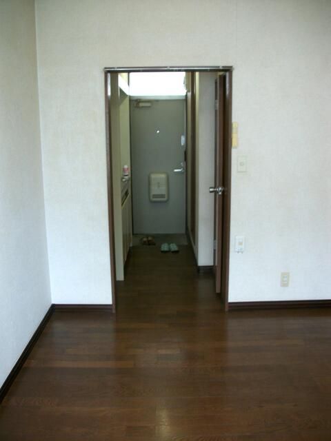 1R Apartment for Rent in Moroyama, Saitama - No Deposit, No Key Money - Thumbnail 3