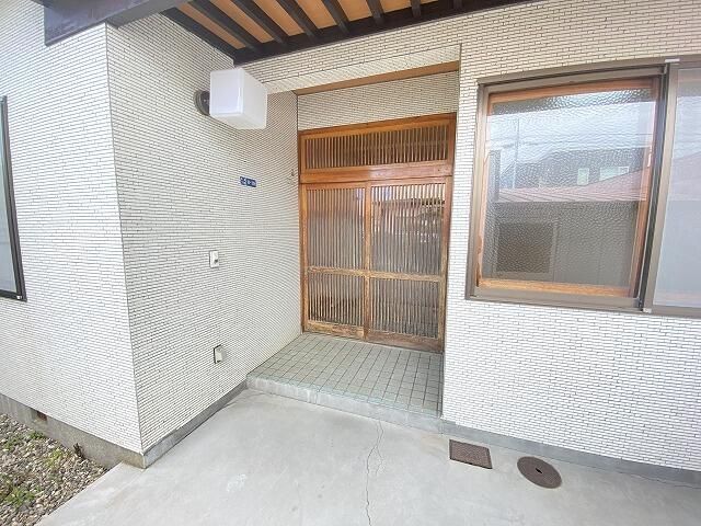5LDK House for Sale in Hakodate, Hokkaido with Garden and Garage - Thumbnail 2