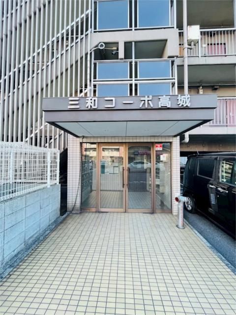 Compact 1R Apartment Near Takajo Station in Oita City - Thumbnail 2