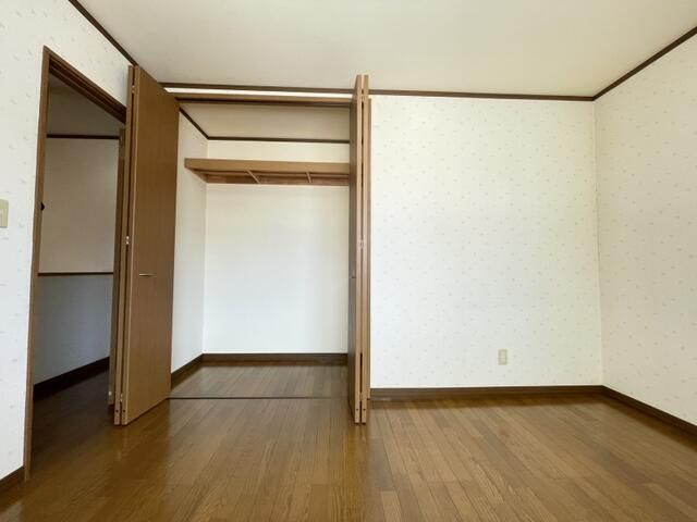 6SLDK House on 68.88 Tsubo Corner Lot in Sapporo's Kiyota Ward - Thumbnail 4