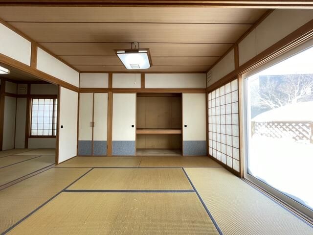 6SLDK House on 68.88 Tsubo Corner Lot in Sapporo's Kiyota Ward - Thumbnail 3