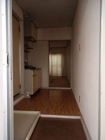 1K Apartment for Rent in Sakai City, Fukui - South-Facing & Near Shopping - Thumbnail 2