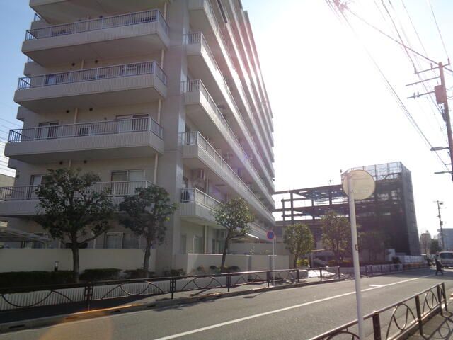 Renovated 2LDK Apartment for Sale in Katsushika, Tokyo - Thumbnail 2