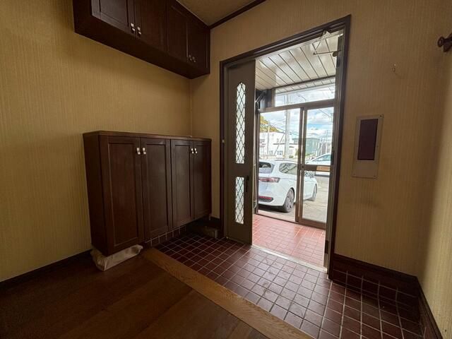 Spacious 2LDK House with Garden for Sale in Sapporo's Minami Ward - Thumbnail 3