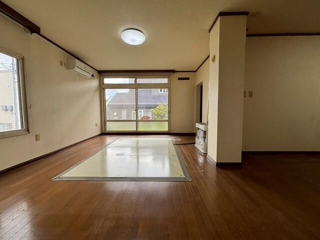Spacious 2LDK House with Garden for Sale in Sapporo's Minami Ward - Thumbnail 4