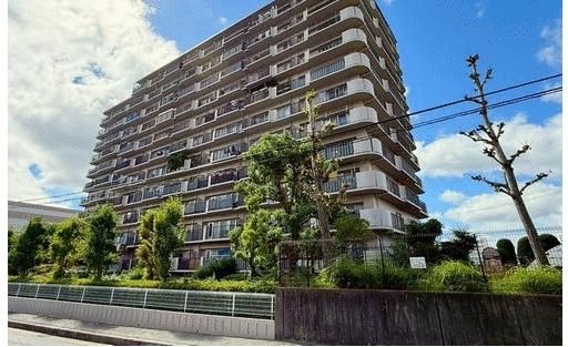 Renovated 3LDK Apartment for Sale in Ibaraki, Osaka - Thumbnail 2