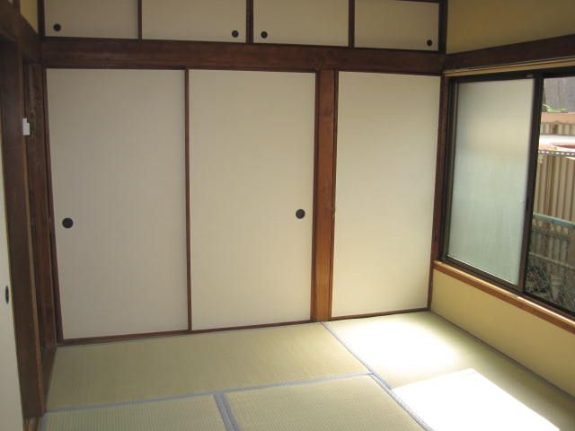 5DK Detached House for Rent in Neyagawa City, Osaka - Thumbnail 2