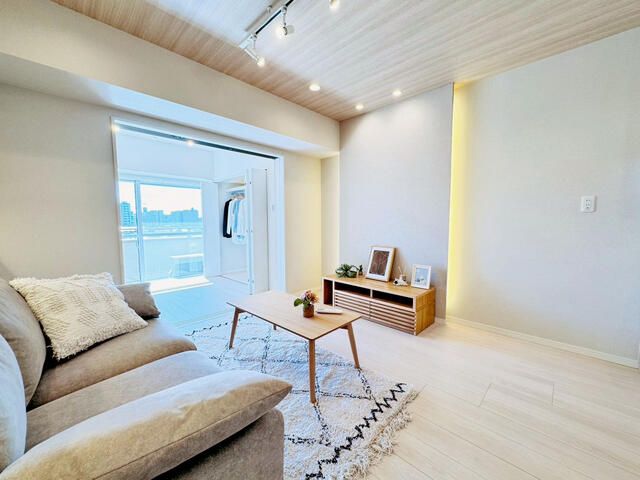1LDK Apartment for Sale in Nishi-Shinjuku, Tokyo - Thumbnail 3