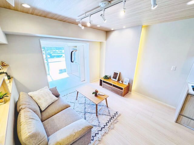 1LDK Apartment for Sale in Nishi-Shinjuku, Tokyo - Thumbnail 2