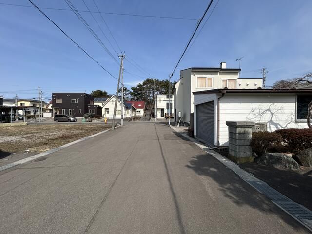 4LDK House with Sunroom on 100 Tsubo Land in Hakodate - Thumbnail 3