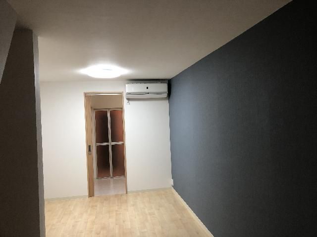 Renovated 1LDK Terrace House for Rent in Suminoe-ku, Osaka - Thumbnail 3