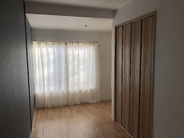 Renovated 1LDK Terrace House for Rent in Suminoe-ku, Osaka - Thumbnail 2