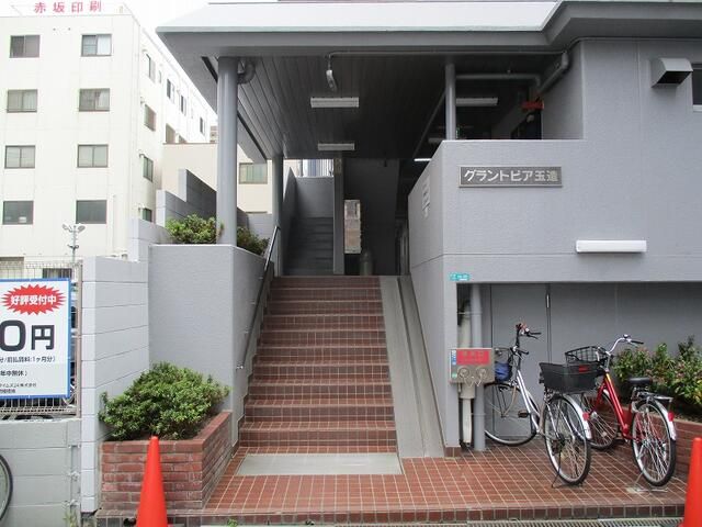 1R Apartment for Sale Near Tamatsukuri Station, Osaka - Thumbnail 3