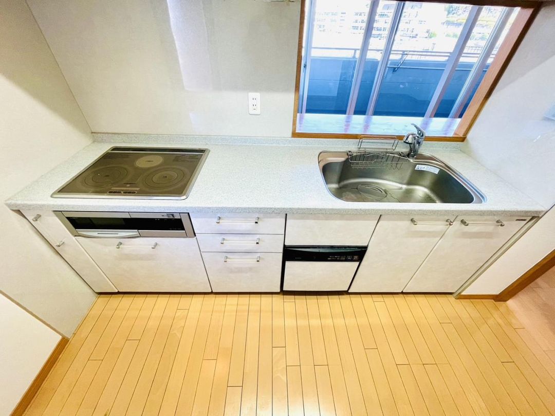 Renovated 3LDK Corner Apartment for Sale in Minoh, Osaka - Thumbnail 3