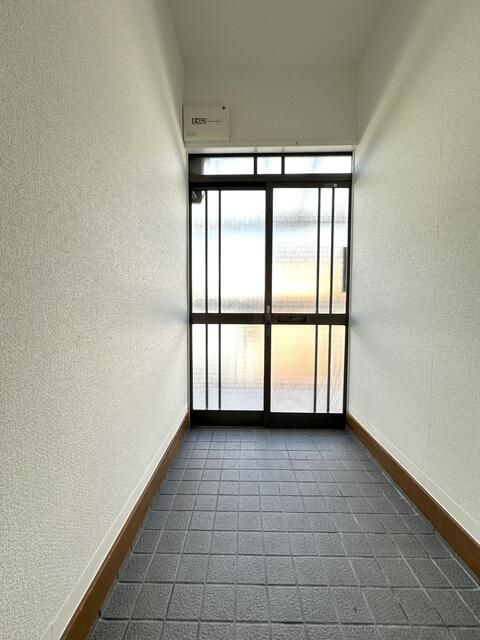 1DK Apartment for Rent in Quiet Toyonaka, Osaka | 42,000 Yen - Thumbnail 2