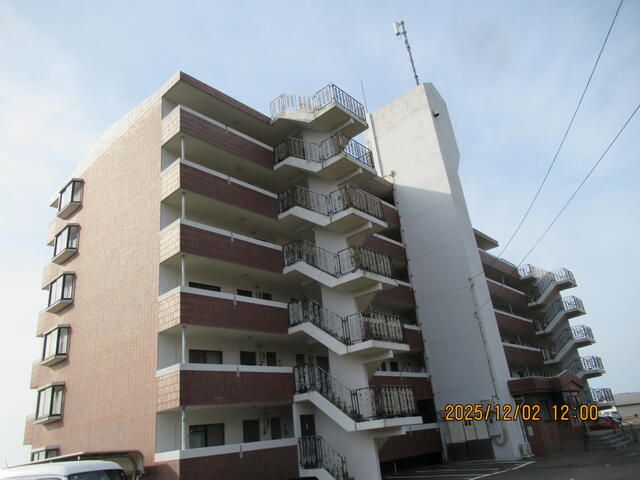 Ocean View 2LDK Apartment for Sale in Yurihonjo, Akita - Thumbnail 2