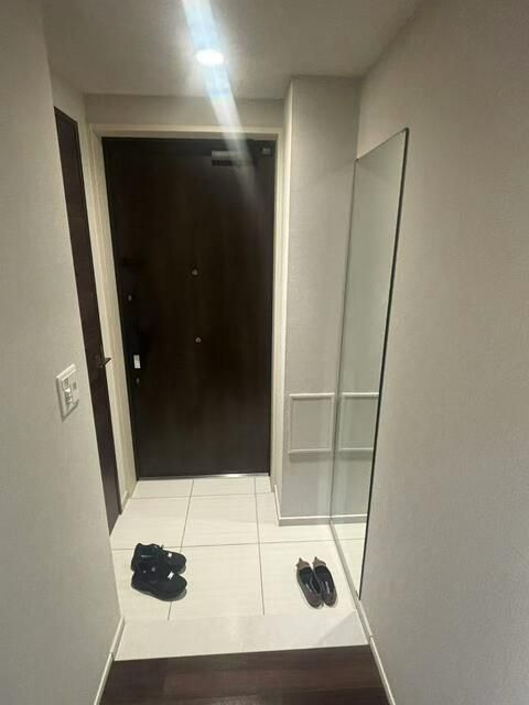 2LDK Apartment in Laurel Tower Shinsaibashi, Osaka - Thumbnail 2