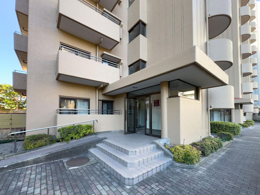 Renovated 3LDK Apartment with Tamagawa River Views in Ota, Tokyo - Thumbnail 2