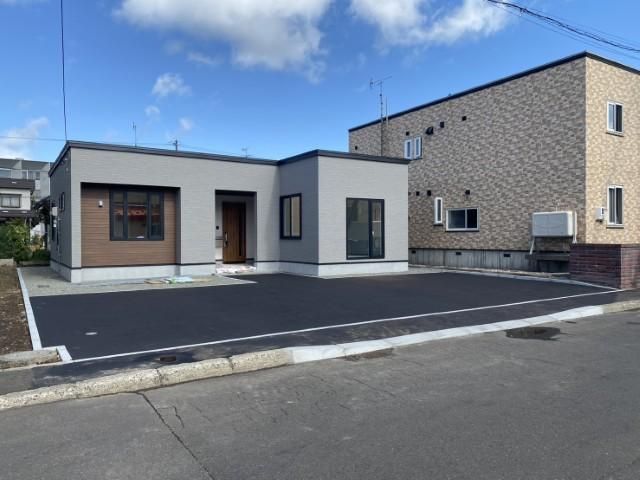 New 3LDK Single-Story House with 4+ Car Parking in Sapporo Teine - Thumbnail 2