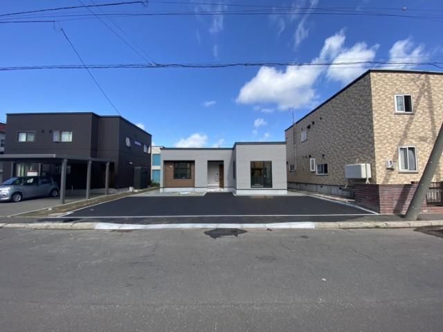 New 3LDK Single-Story House with 4+ Car Parking in Sapporo Teine - Thumbnail 3