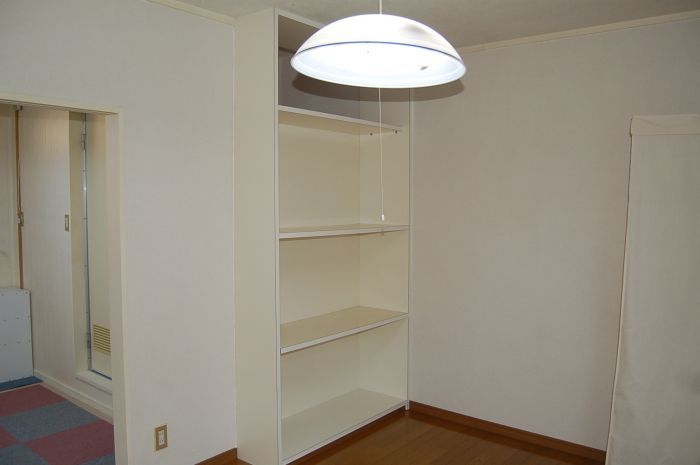 1DK Apartment for Rent in Takamatsu, Kagawa - 20,000 Yen - Thumbnail 3