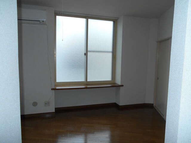 1K Apartment for Rent in Akita City, No Deposit or Key Money - Thumbnail 4