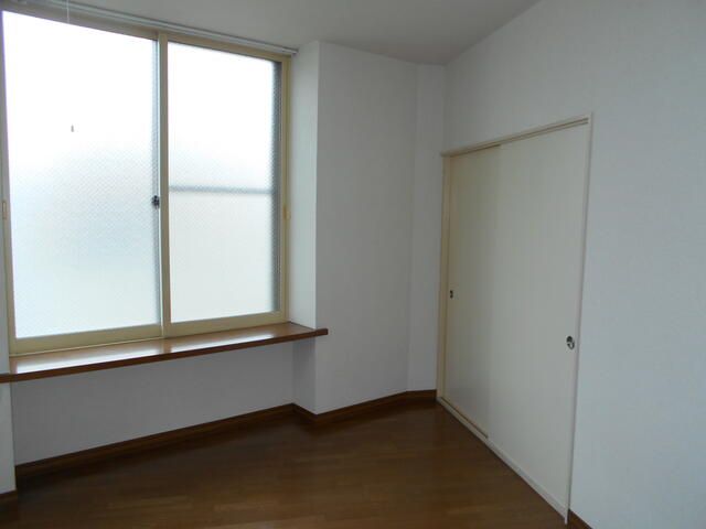 1K Apartment for Rent in Akita City, No Deposit or Key Money - Thumbnail 2
