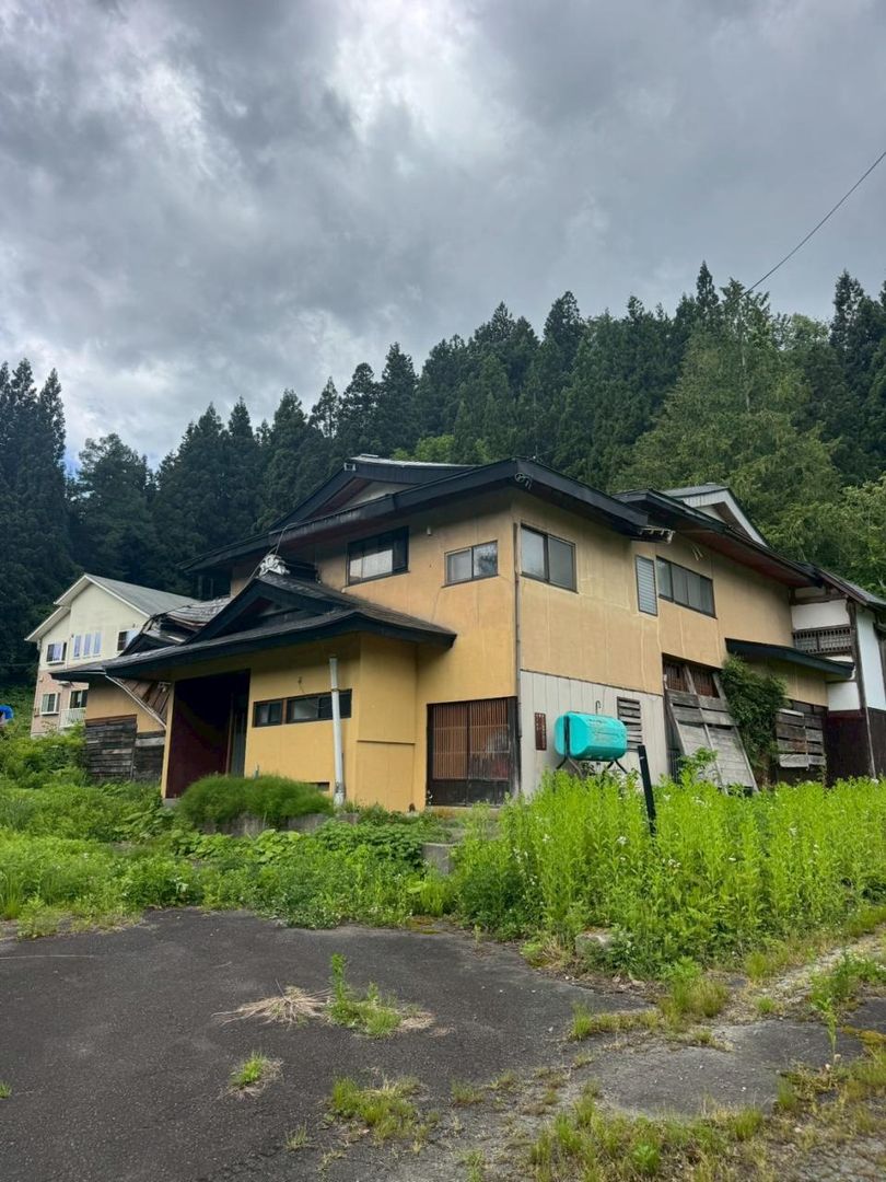 3DK House with 411 sqm Floor Area in Yonezawa City - Thumbnail 2