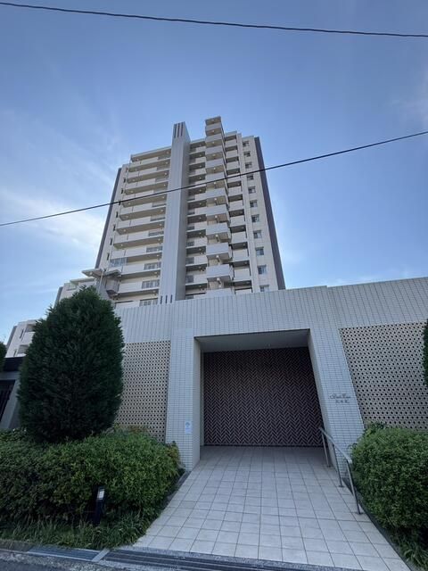 3LDK Apartment for Sale in Higashisumiyoshi, Osaka - Image 1