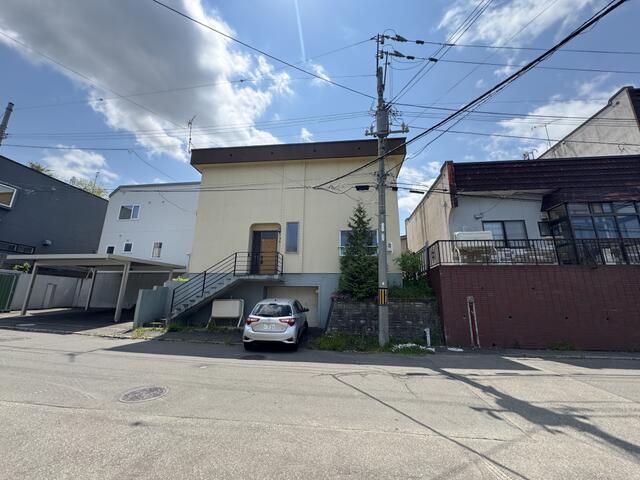 1977 3LDK House in Sapporo's Kita-no | 106 sqm, Renovated - Thumbnail 2