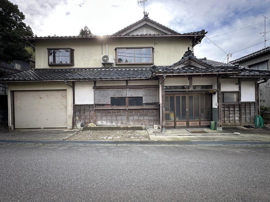8DK House with Garage for Sale in Tsuruta, Ishikawa - Thumbnail 2
