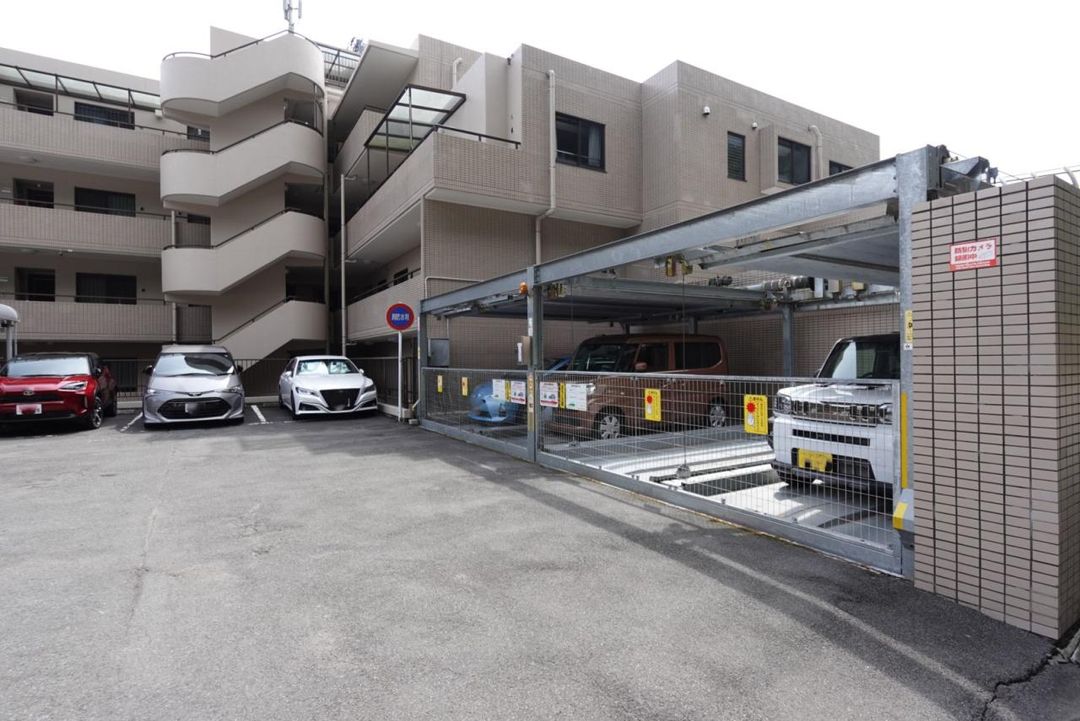4LDK Apartment for Sale in Hachioji, Tokyo - 97.81 sqm - Thumbnail 2