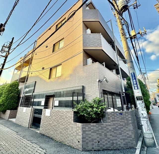 1K Apartment for Sale in Shinjuku, Tokyo Near Higashi-shinjuku Station - Thumbnail 2