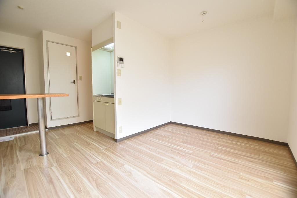 1R Apartment for Rent in Suita, Osaka - 39,000 Yen - Thumbnail 4
