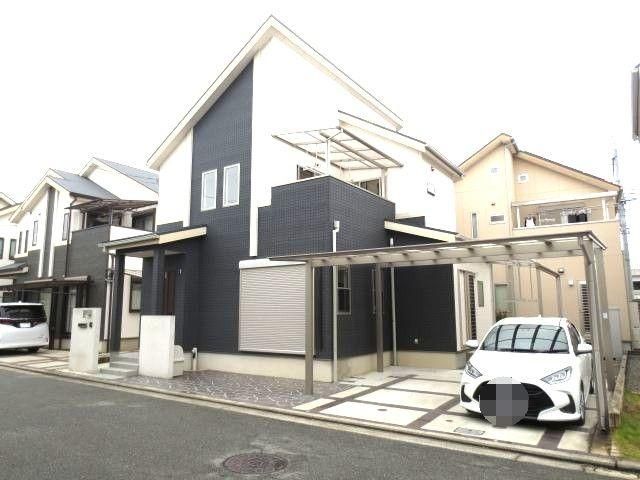 4LDK Solar-Powered House for Sale in Sakai, Osaka - Image 1