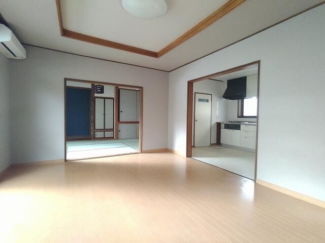 4LDK House for Sale in Asahikawa, Hokkaido with Snow-Melt Tank - Thumbnail 2