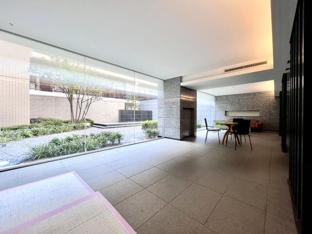 2SLDK Park-View Condo Near Nerima Station, Tokyo - Thumbnail 3