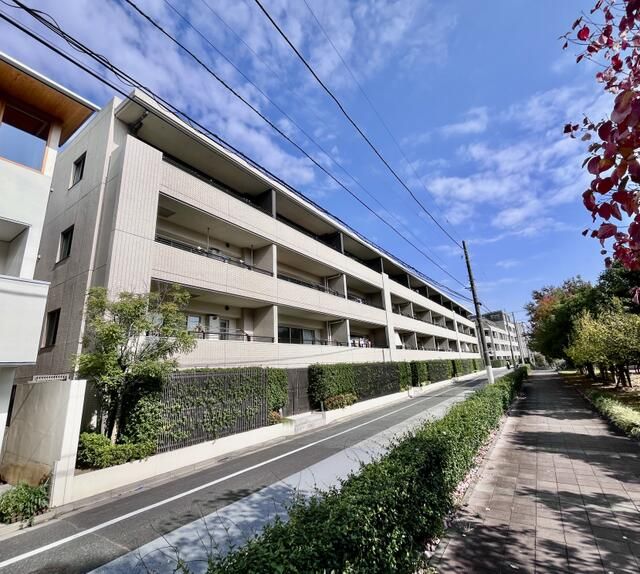 2SLDK Park-View Condo Near Nerima Station, Tokyo - Thumbnail 2