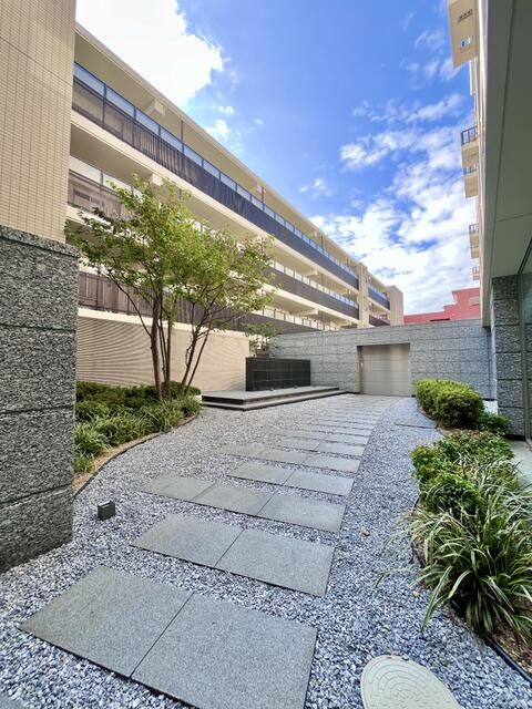 2SLDK Park-View Condo Near Nerima Station, Tokyo - Thumbnail 4