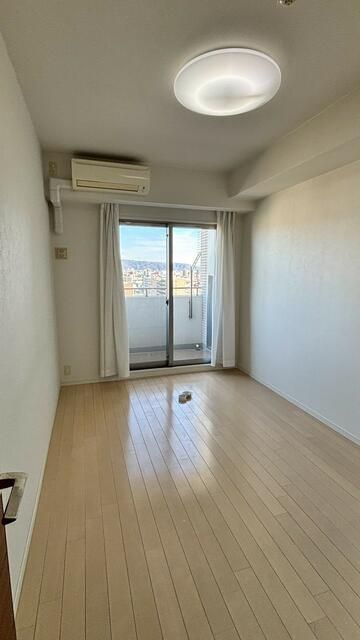 3LDK Corner Apartment for Sale in Hirano, Osaka - 12th Floor Views - Thumbnail 4