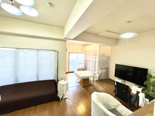 1LDK Apartment with Triple Balcony in Osaka Fukushima | 74 sqm - Thumbnail 2