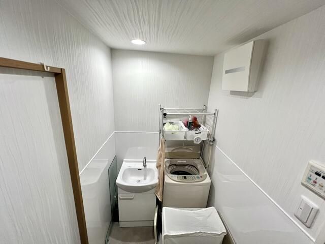 1LDK Apartment with Triple Balcony in Osaka Fukushima | 74 sqm - Thumbnail 3
