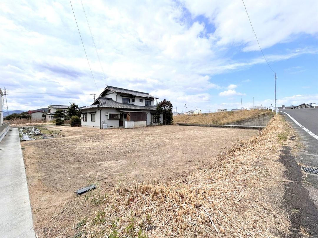 7DK House in Takamatsu, Kagawa - 161 sqm with Large Land - Thumbnail 2
