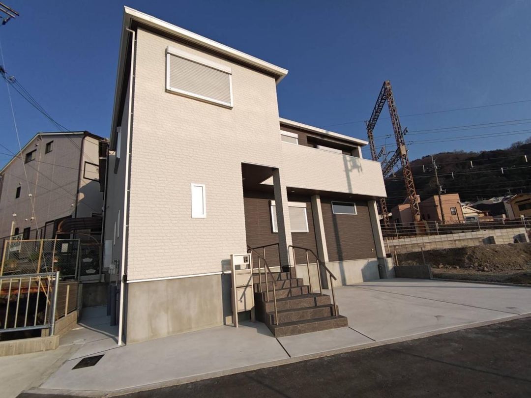 New 4LDK House in Higashiosaka with Osaka Views & 2 Parking - Thumbnail 2